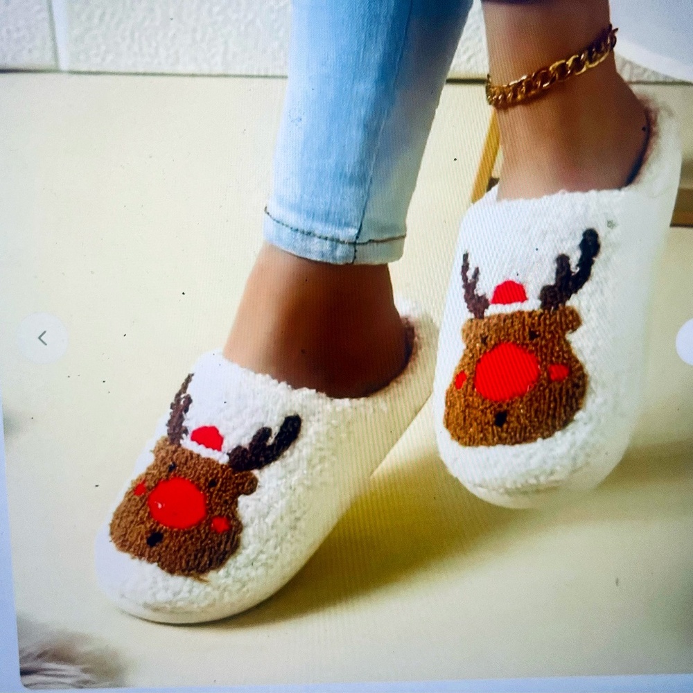 "Cozy Christmas Comfort: Unisex Warm Autumn Slippers with Non-Slip Soles"